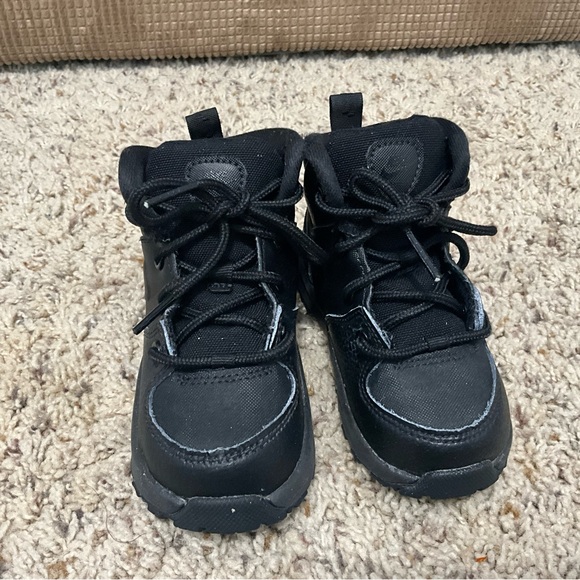 Nike Toddle Black High-Top BootsKids size 6C - Picture 3 of 9